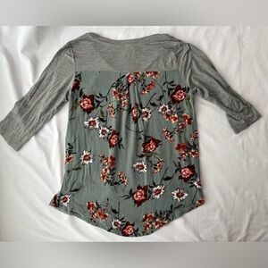 Latched Mama scoop neck 3/4 sleeve woven back nursing blouse grey and floral